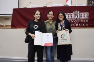 Bienestar animal en el Congreso Compromiso Verde recibe reconocimiento por su labor en favor de los animales en Perú