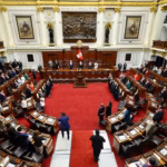 Vista_panorámica_del_Hemiciclo_de_sesiones_del_Congreso_del_Peru_en_2023_-_53234664814 (1)